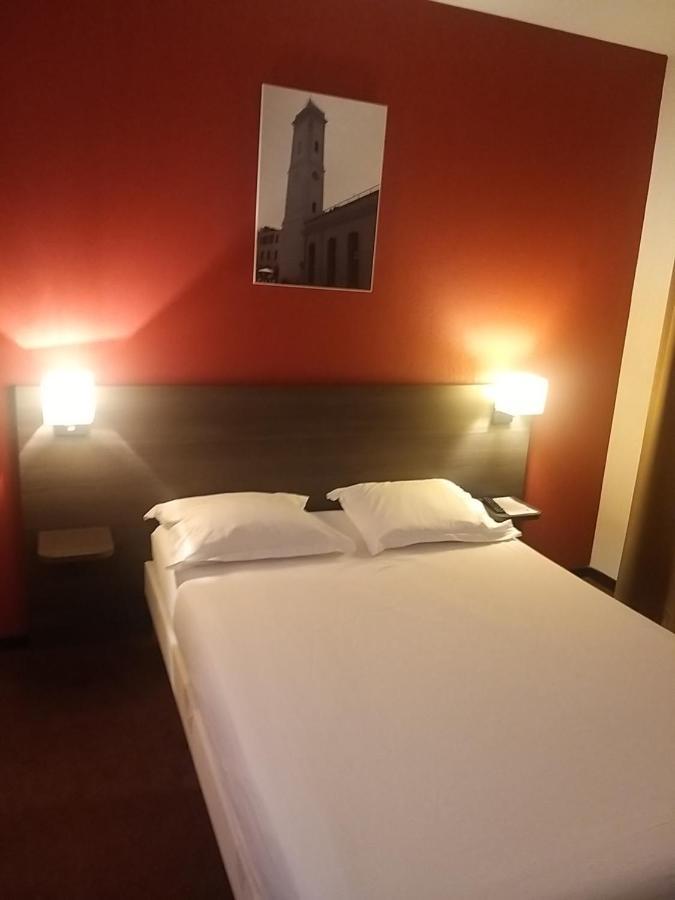 Studio Privatif Dans Hotel Residence Nimes Gare Экстерьер фото